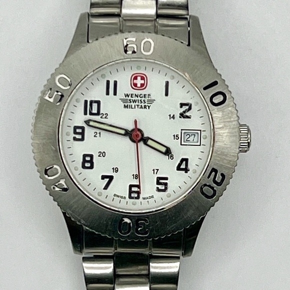 Vintage 90’s Wenger Swiss Military Round White Silver tone Ladies Watch Working - Picture 7 of 9